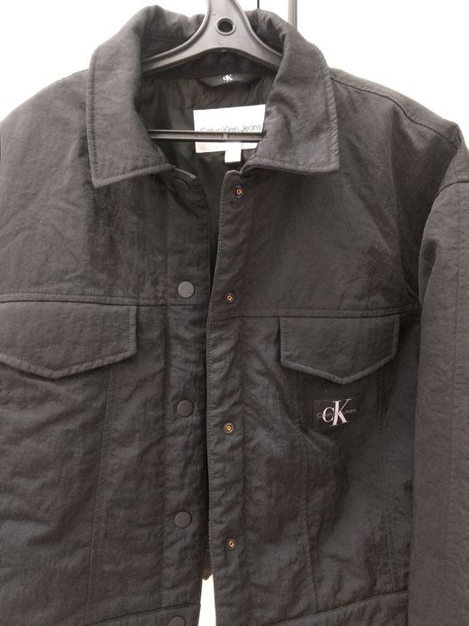 Продам бомбер на весну Calvin Klein