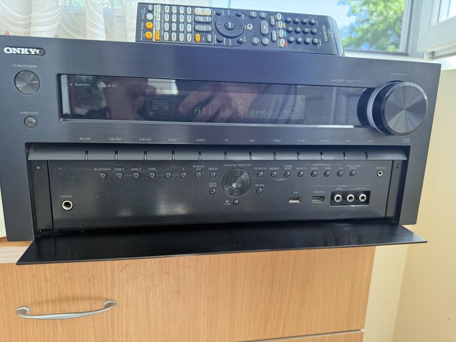Onkyo TX-NR828 Bluetooth Wi-Fi