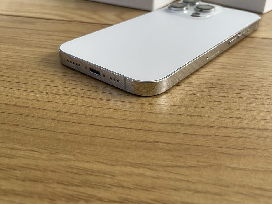 Бартер като нов iPhone 14 Pro 256gb silver 100%