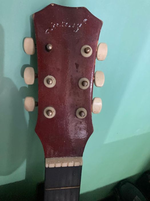 Гитара қоңыр ішіксіз