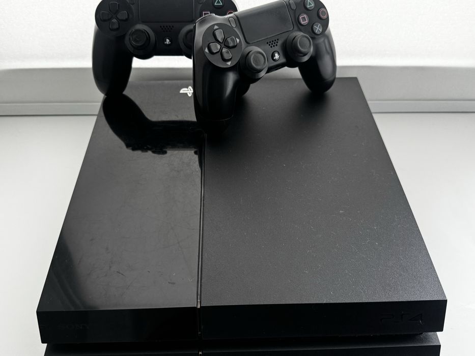 Продаю playstation 4 fat