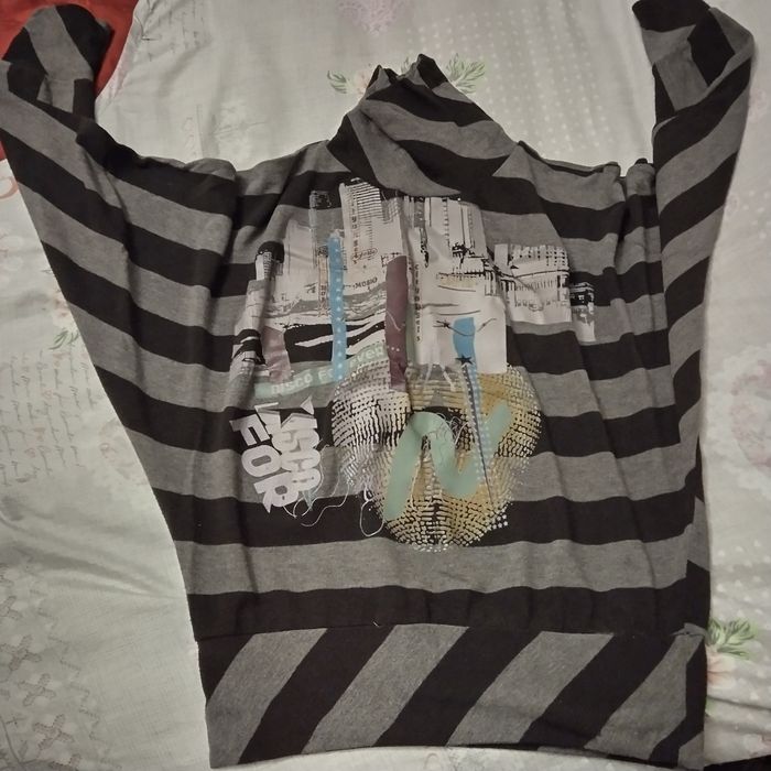 Дамски пуловери три броя за 20лв.