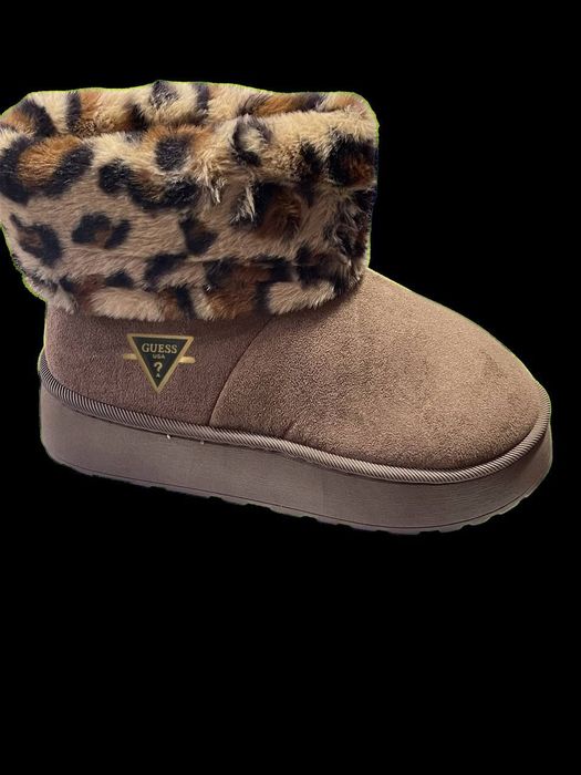 Ugg-uri diferite modele