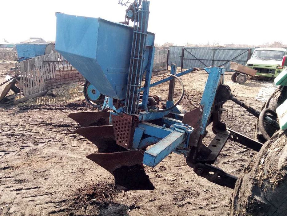 Плуг - картофелесажалка