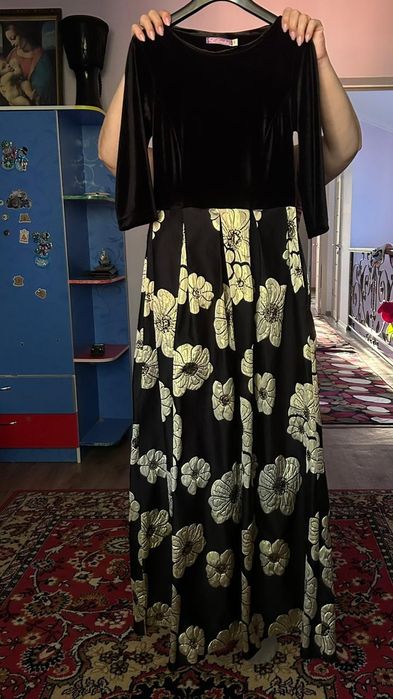 Продам платье  на девочек