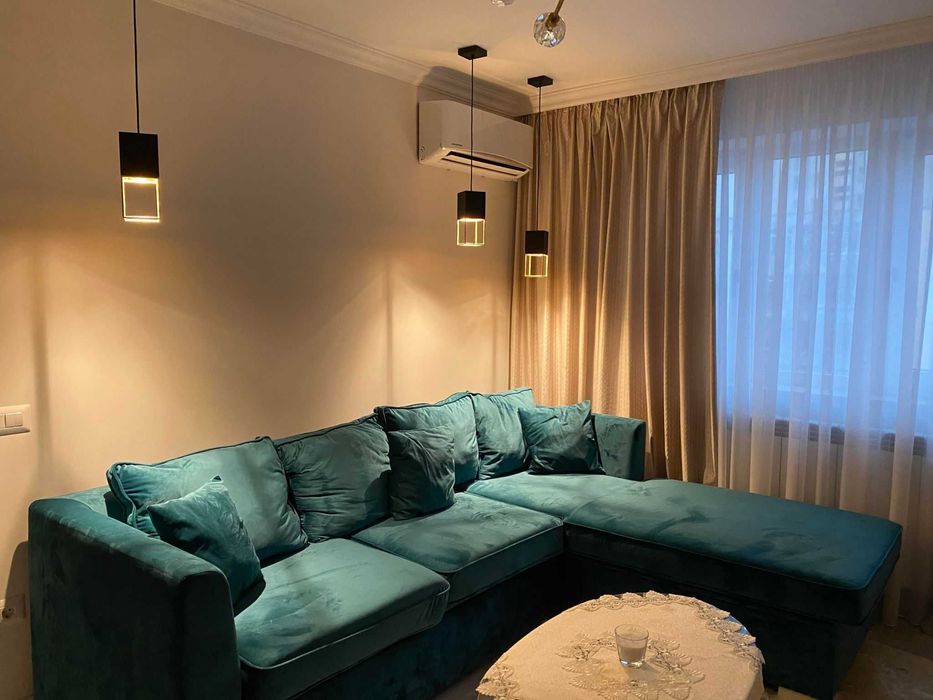 Inchiriez apartament 3 camere zona centrala Policlinica Areni mobilat