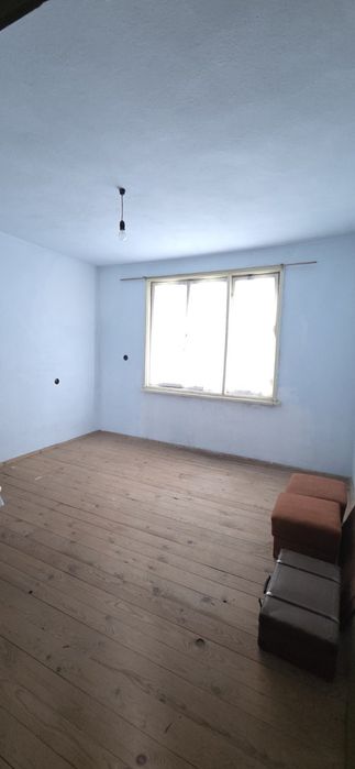 Продавам двуетажна къща