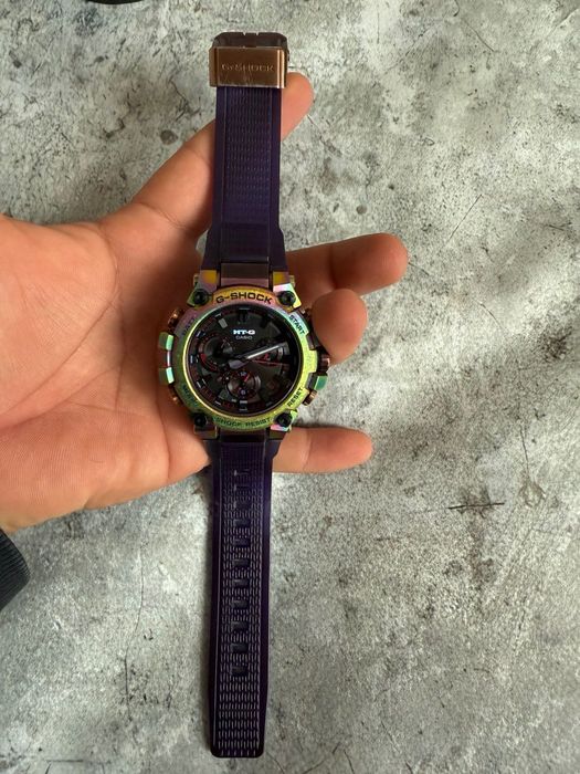 Часы Casio MTG  B3000 Aurora Oval G Shock