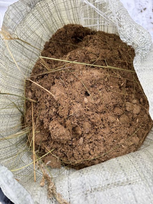 Конский навоз в мешках