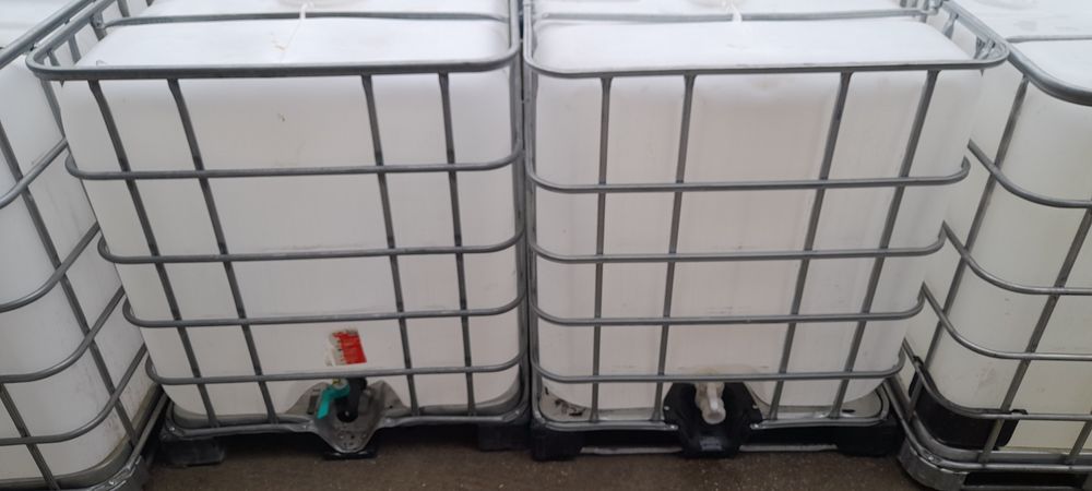 Bazin 1000 litri cu grilaj metalic.