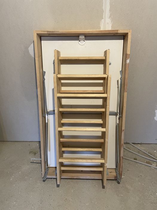 Scară pentru pod din lemn