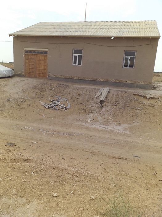 Uchastka uy sotiladi