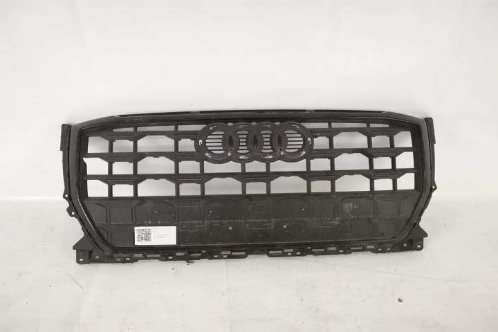 Ауди Ку2 / Audi Q2 Оригинална централна решетка в добро състояние
