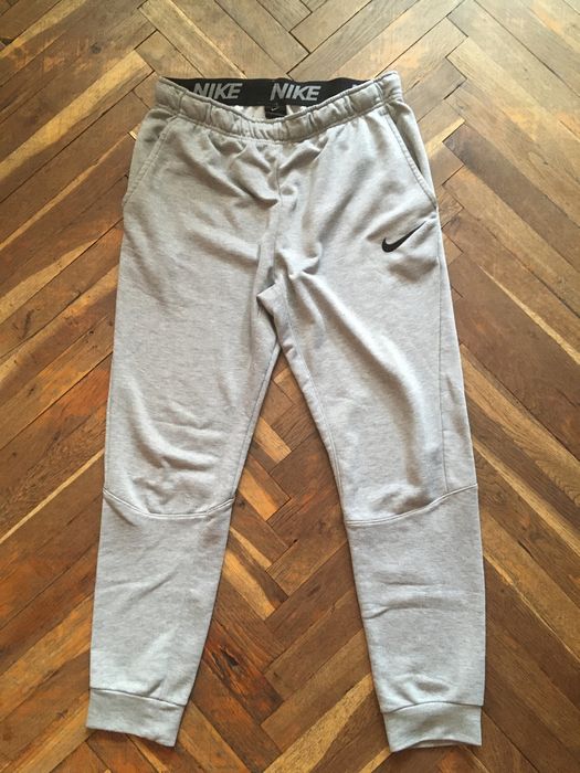 Nike оргинални  долнища ..