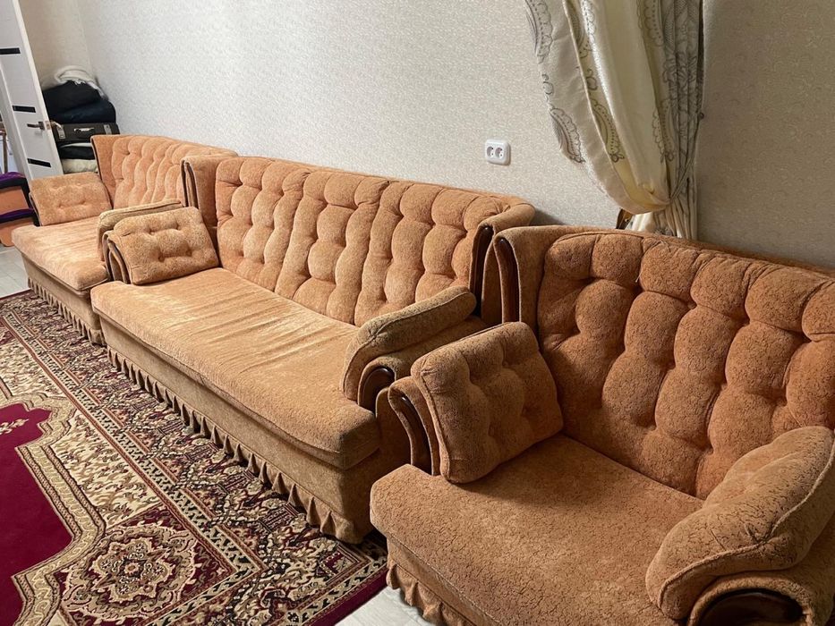 Продается диван для зала