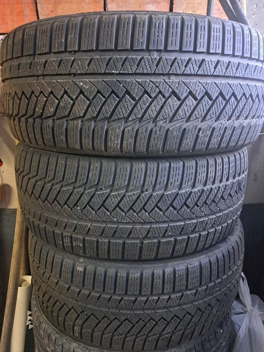 Зимни гуми Континентал 235.45.18.