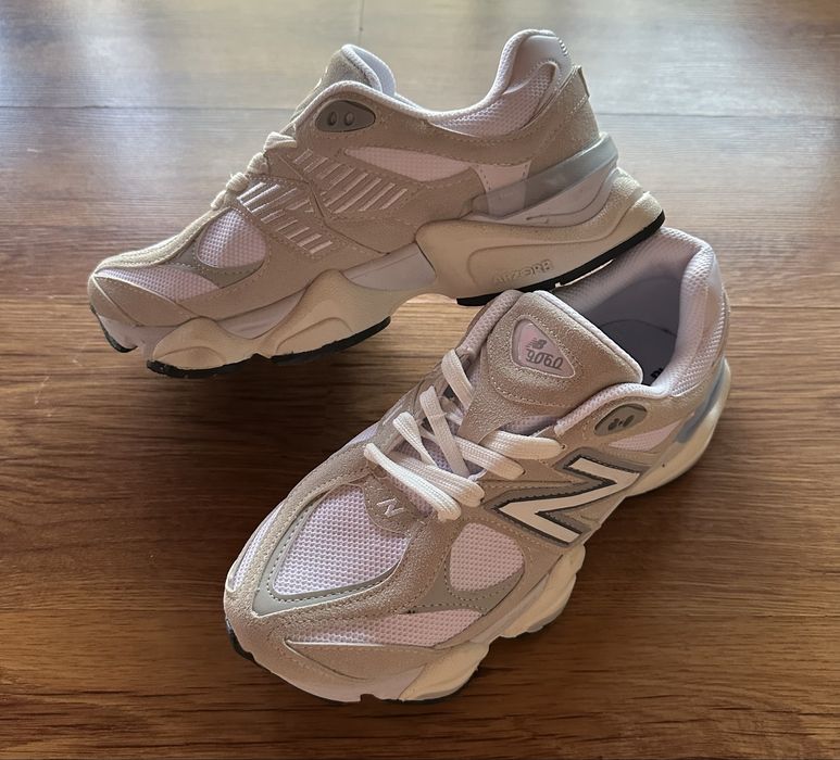 Мъжки маратонки New Balance 9060 с бродирано лого