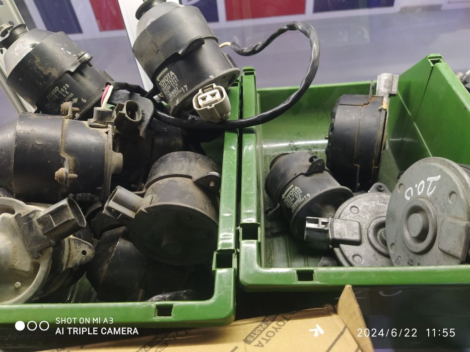 Маторчик вентилятора на Тойота