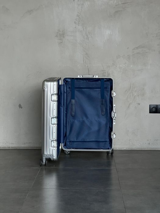 Срочно продам чемоданы