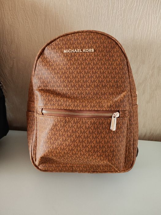 Фирменные рюкзак и сумка