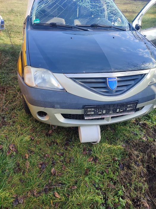 Dezmembrez Dacia Logan