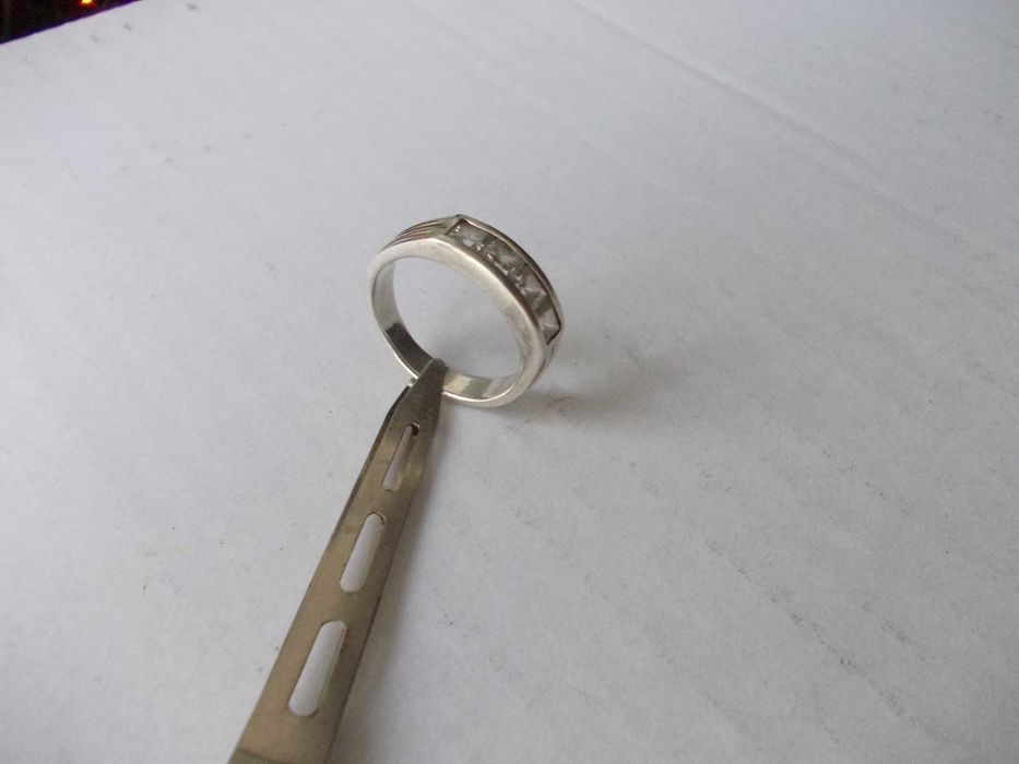 Inel vechi din argint cu 4 pietre