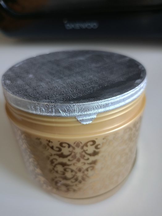 Vând crema de corp de lux, produs de calitate superioara.