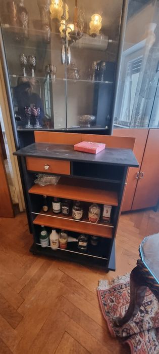 Vitrina Ikea, cu bar