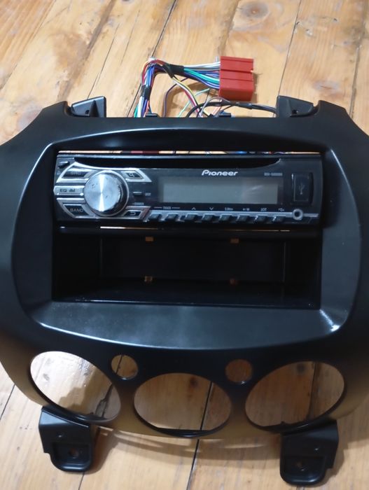 Конзола за радио Мазда 2