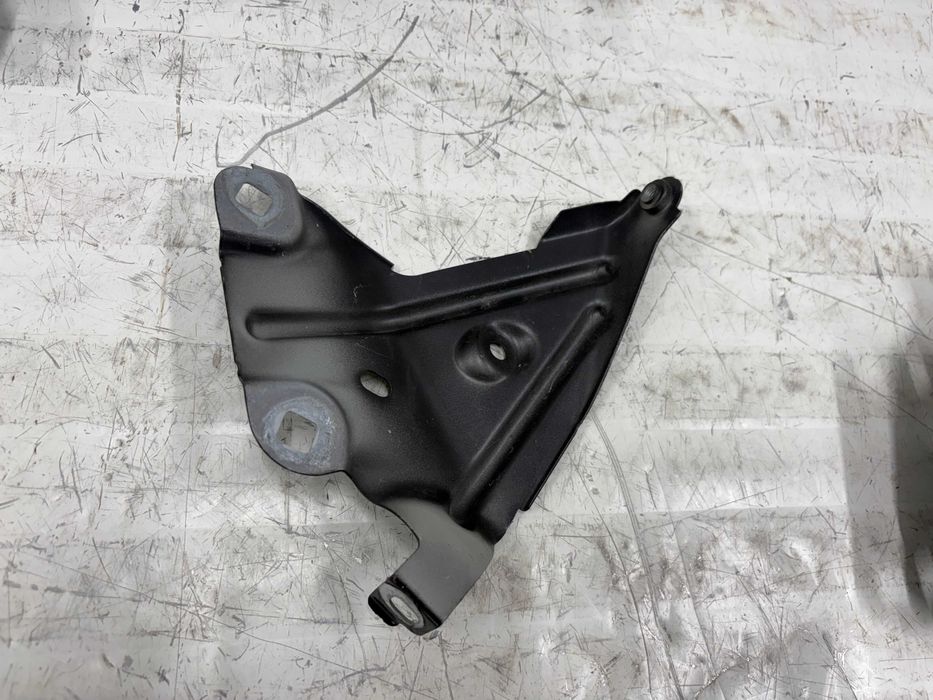 Ляв държач калник БМВ Х1 Ф48 Десен държач/водач калник БМВ Х1 Ф48