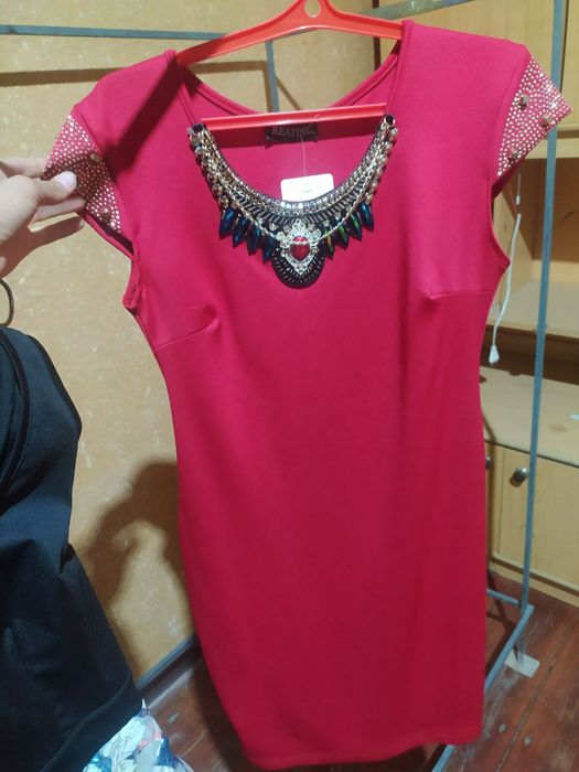 Продам новое платье