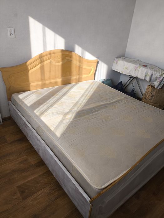 Двухспальная кровать