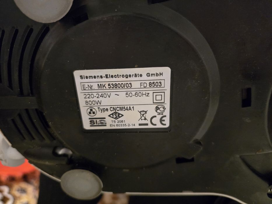 Продавам кухненски робот Siemens 800w.