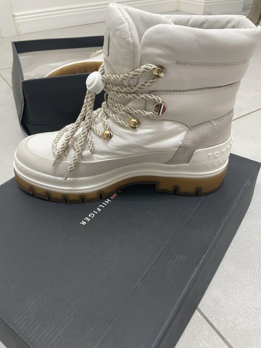 Bocanci tommy dama de iarna