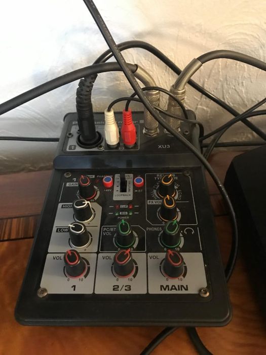 Продается караоке ast-100 , колонки Behringer PK112A