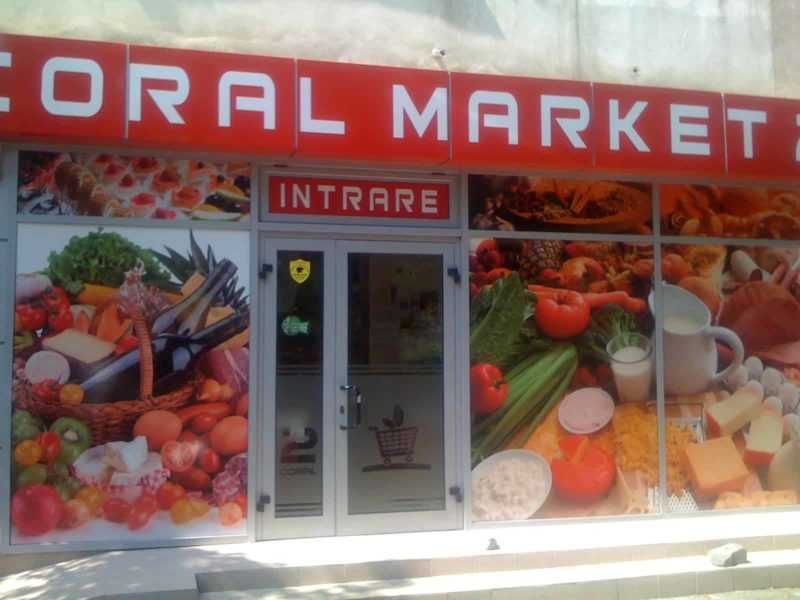 Amenajari si Decorari/Colantari vitrine MAGAZINE -realizam si grafica!