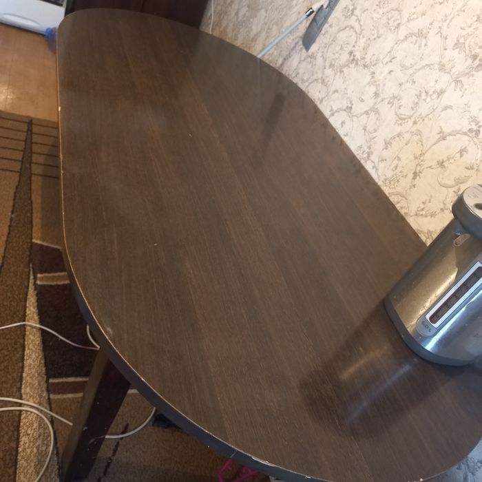 Продам стол для гостинной