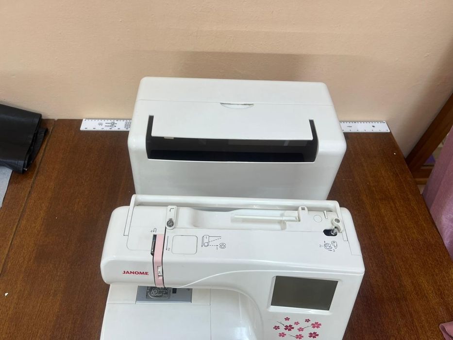 Продам вышивальную машинку