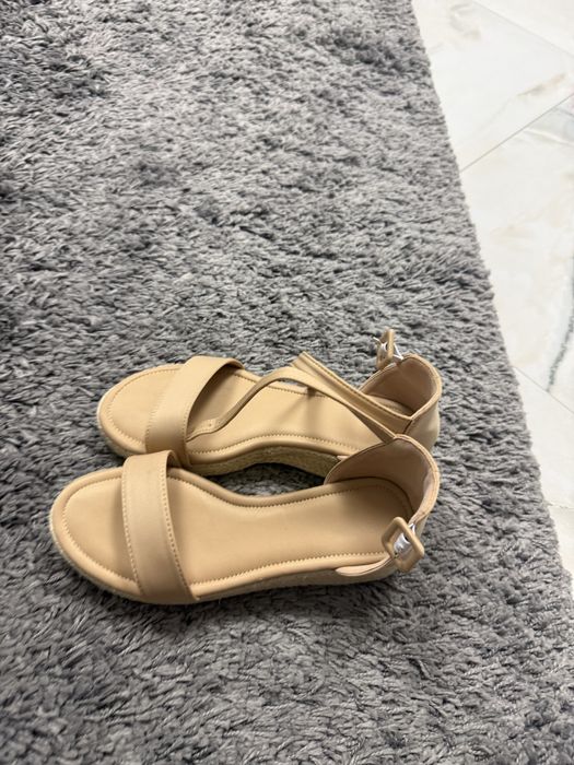 Sandale crem cu barete noi