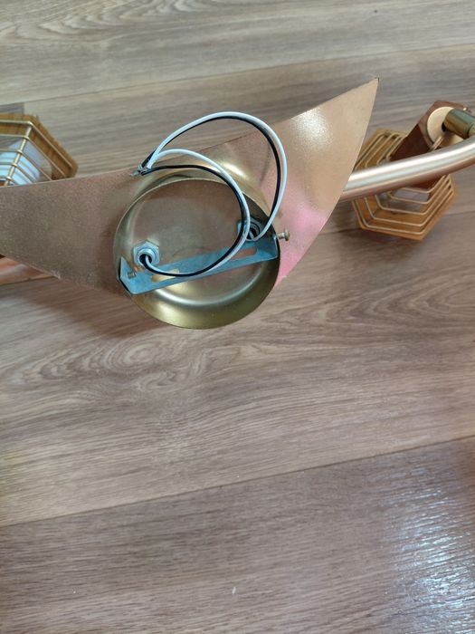 Продам люстру б/у