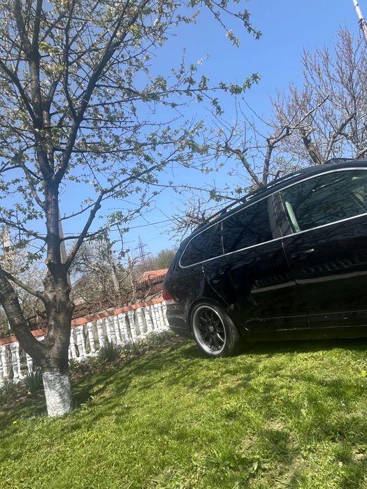 Vând sau schimb golf 5