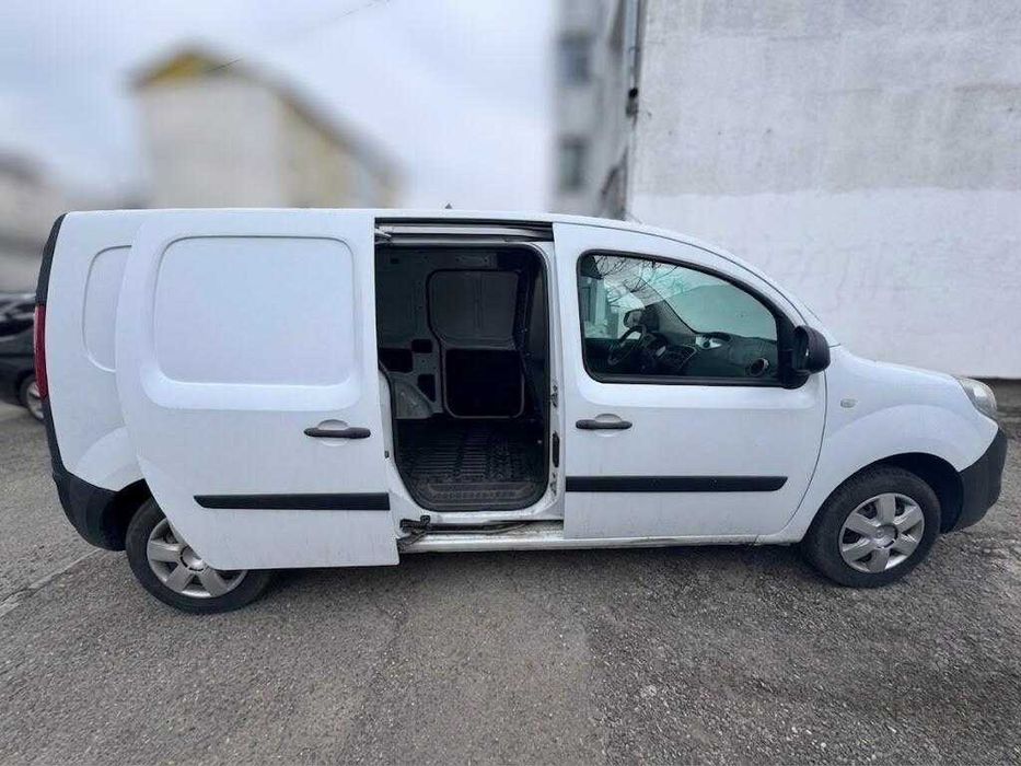 Vand Renault Kangoo /monovolum/ an fabricatie 2015/ doua seturi de cauciucuri/ pret negociabil