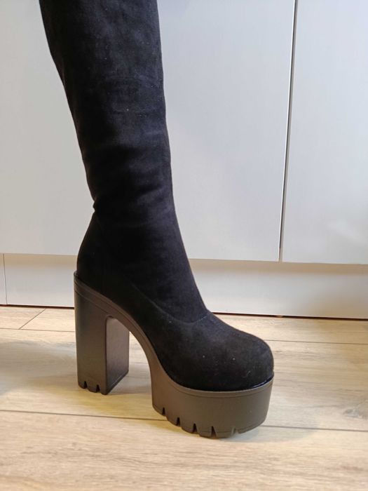 Нови високи чизми.