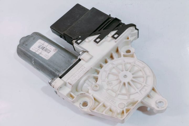 Motoras Macara  Dreapta Spate  975281200 / 3C9959704 Volkswagen VW Pa