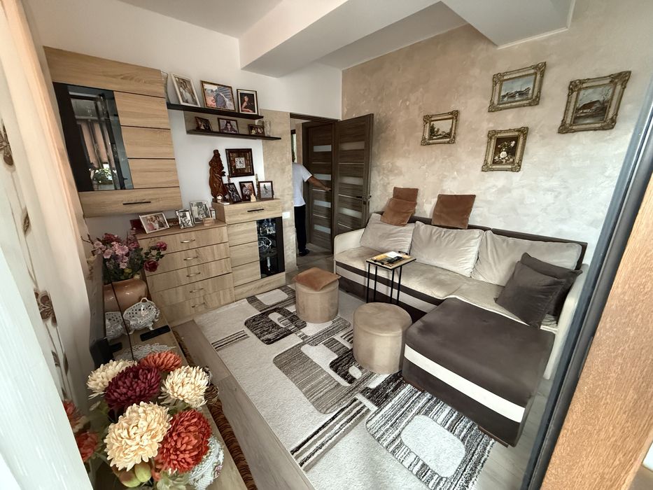2 camere de vanzare, zona Compozitori, et 3/4