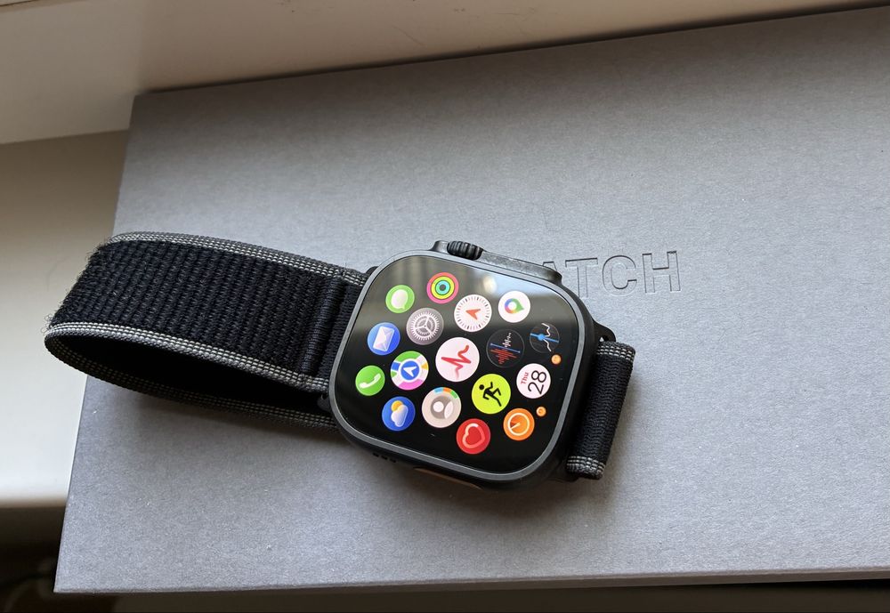 Смарт часовник Apple Watch Ultra 3, Cellular, 49 мм, M/L, Black Titanium, Black/Charcoal