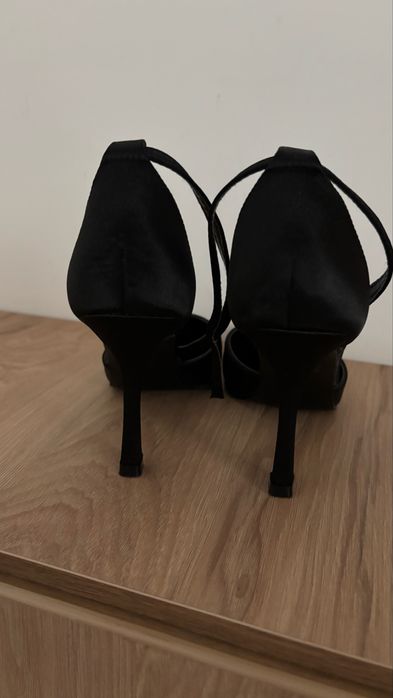 Черни токечта с каишка