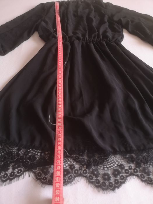 черна елегантна рокля