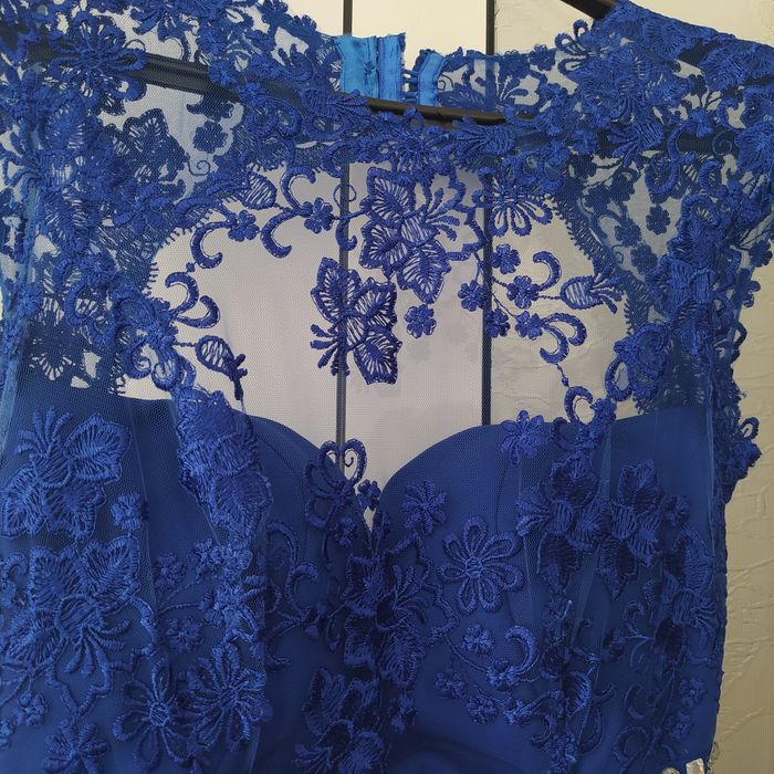 Тъмно синя рокля