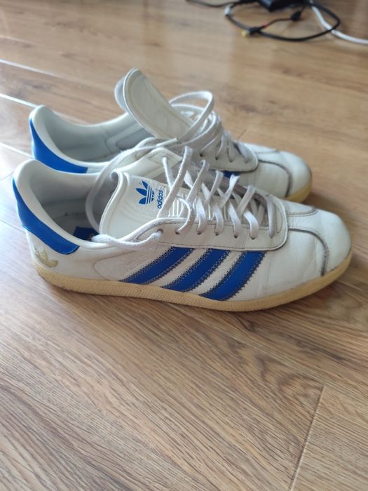 Vând adidas Originals sneakers din piele Gazelle